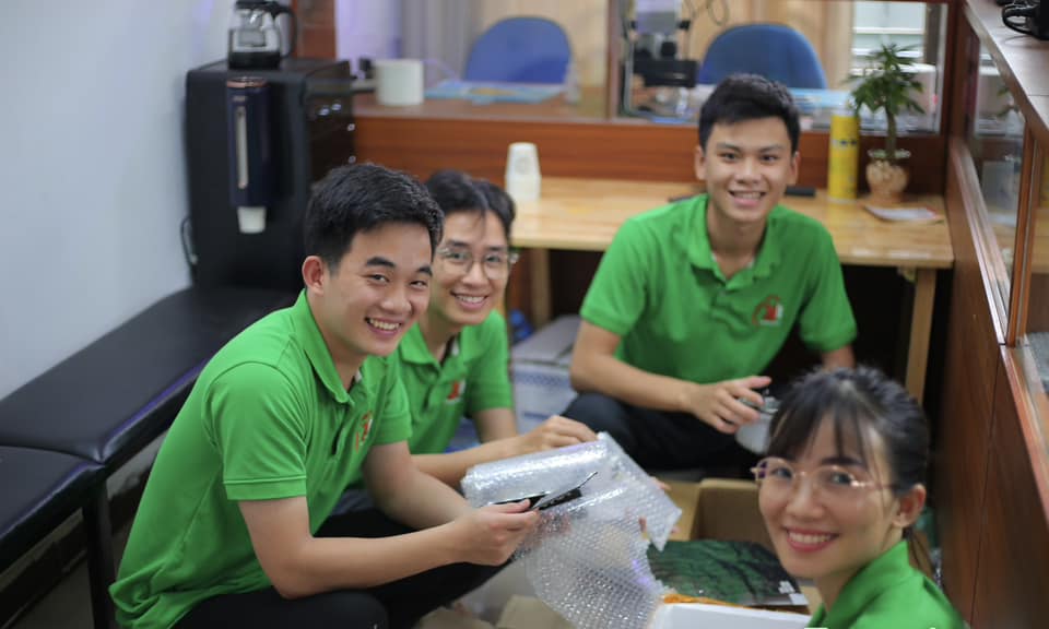 Khách hàng luôn được hỗ trợ chu đáo khi đến với Điện Thoại 24h