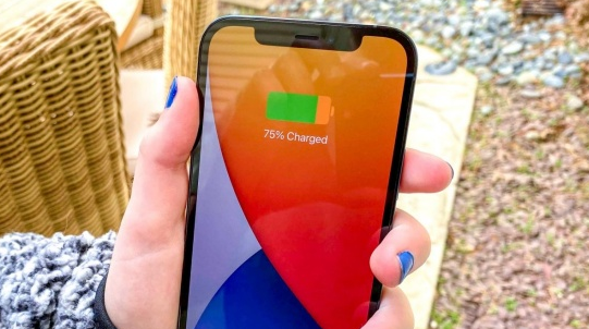 iPhone 12 bị chai pin nhanh hay chậm phụ thuộc vào thói quen sử dụng của người dùng